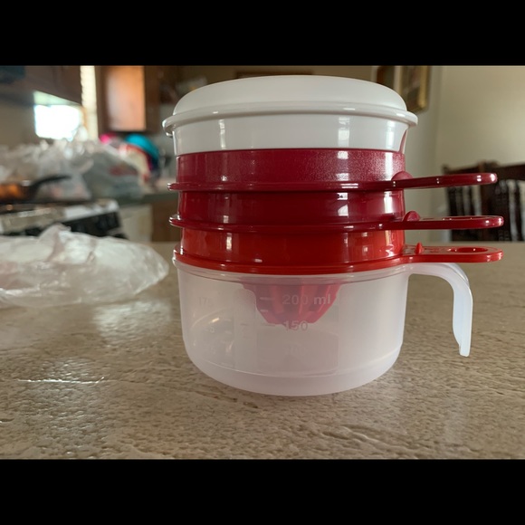 Tupperware - Picture 4 of 6